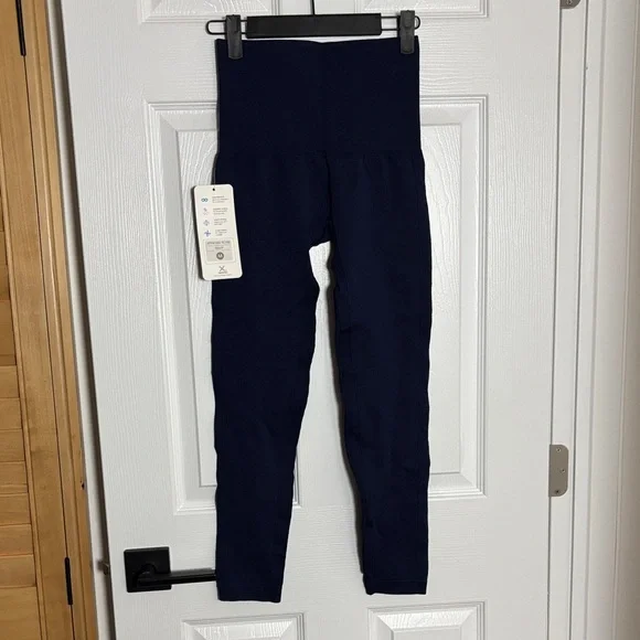 High-Waisted Navy Leggings - Picture 3 of 3